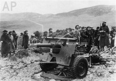 Field gun and prisoners, Sidi N'sir 