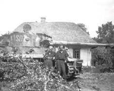 An image in which this chassis appears