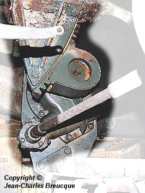 Elevation handwheel and gearbox