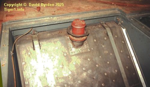 Left-hand upper fuel tank Left-hand upper fuel tank
